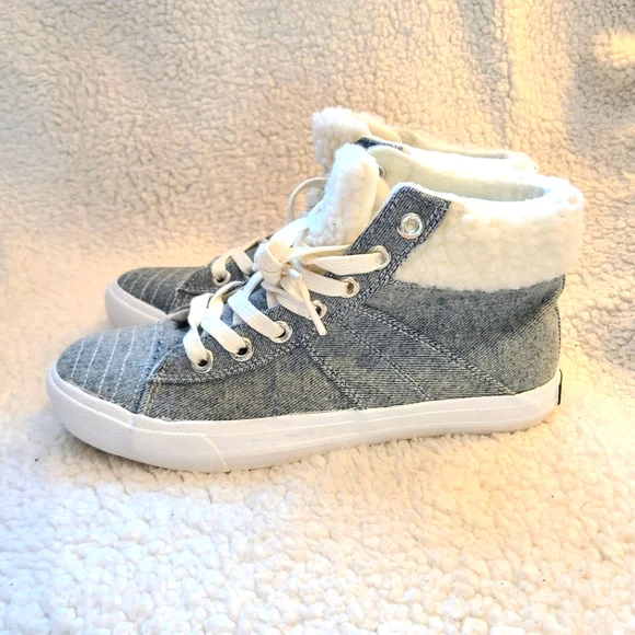 Tommy Bahama - NWT - gray denim look with faux shearling high-top sneake… - Picture 5 of 12